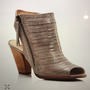 Paul Green Cayanne Women’s Peep Toe Booties